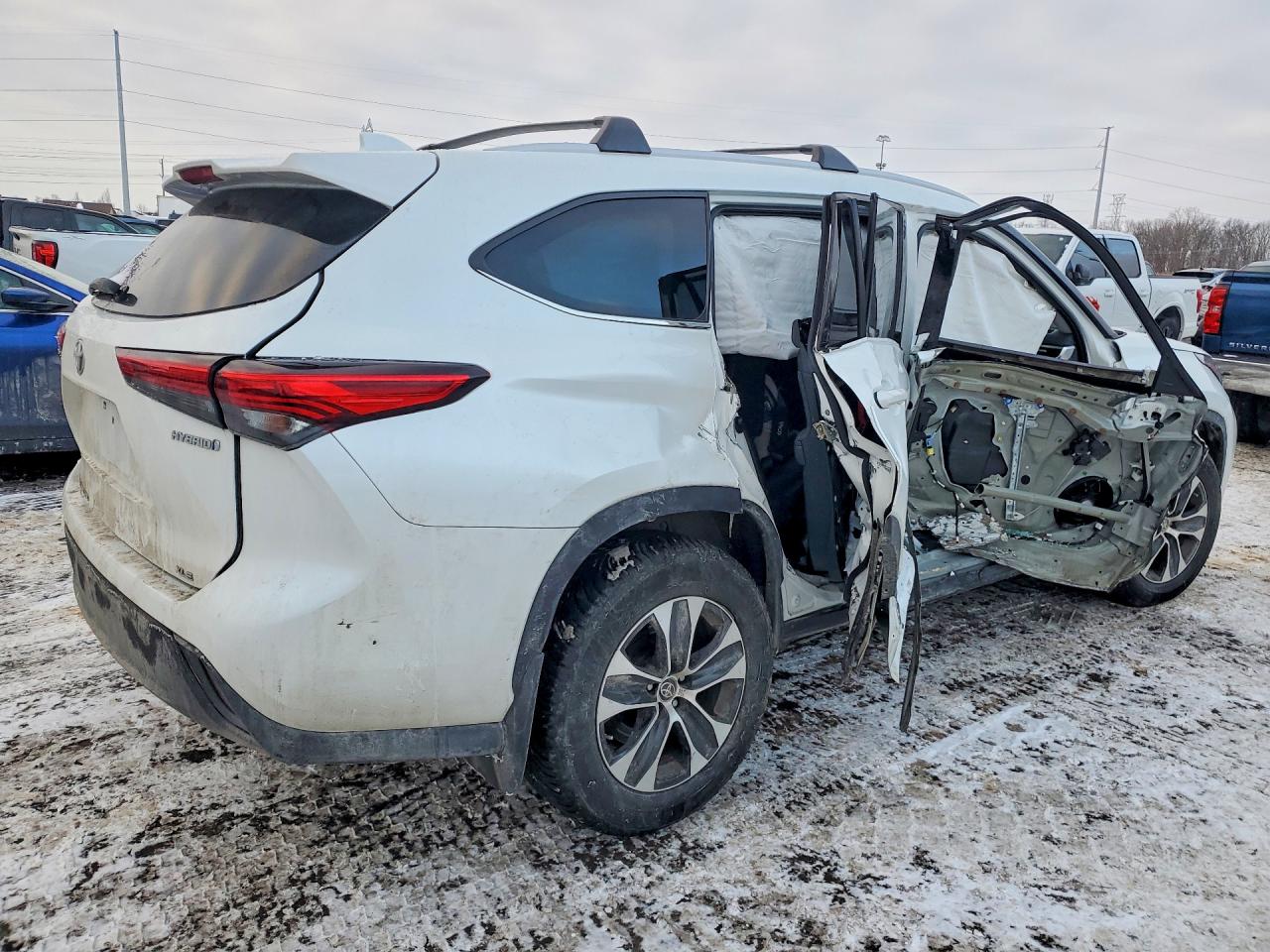 2022 TOYOTA HIGHLANDER HYBRID XLE photo 5
