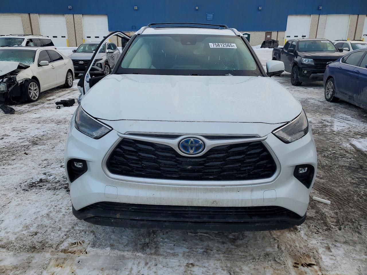 2022 TOYOTA HIGHLANDER HYBRID XLE photo 9