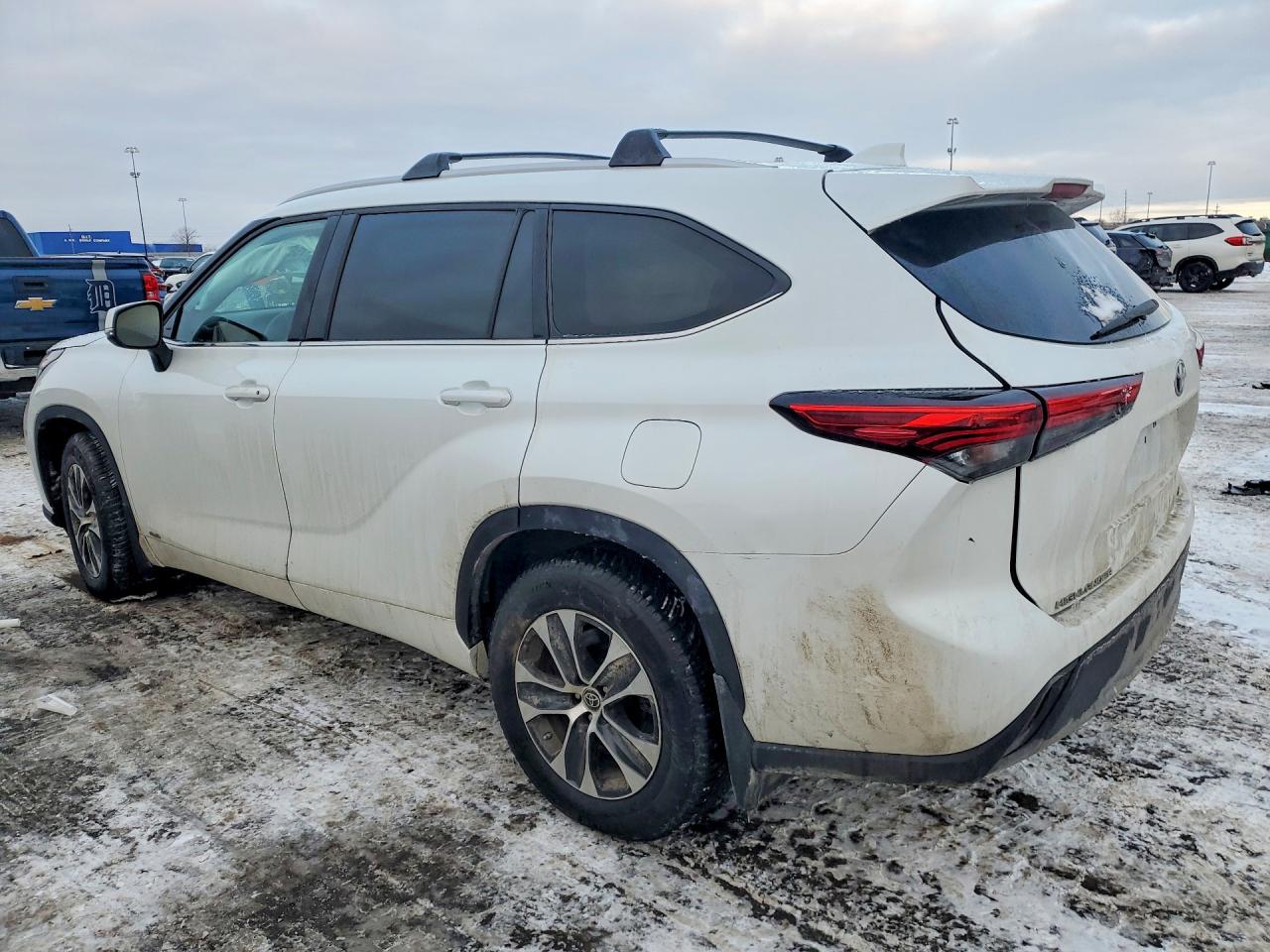 2022 TOYOTA HIGHLANDER HYBRID XLE photo 3