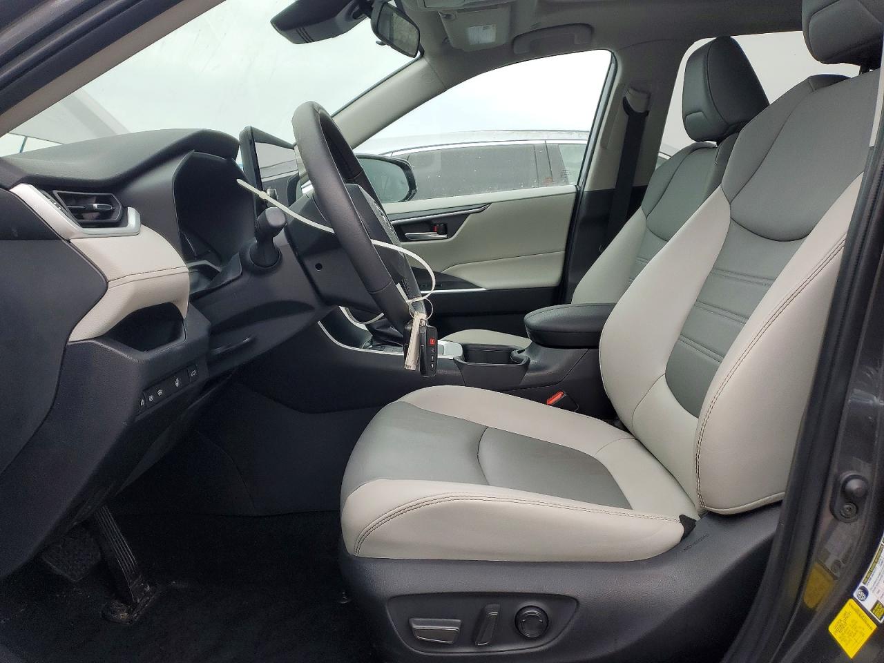2024 TOYOTA RAV4 XLE PREMIUM photo 7