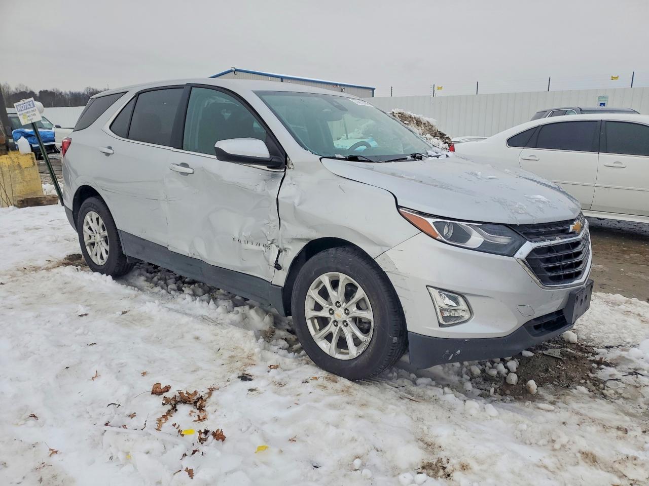 2020 CHEVROLET EQUINOX LT photo 4