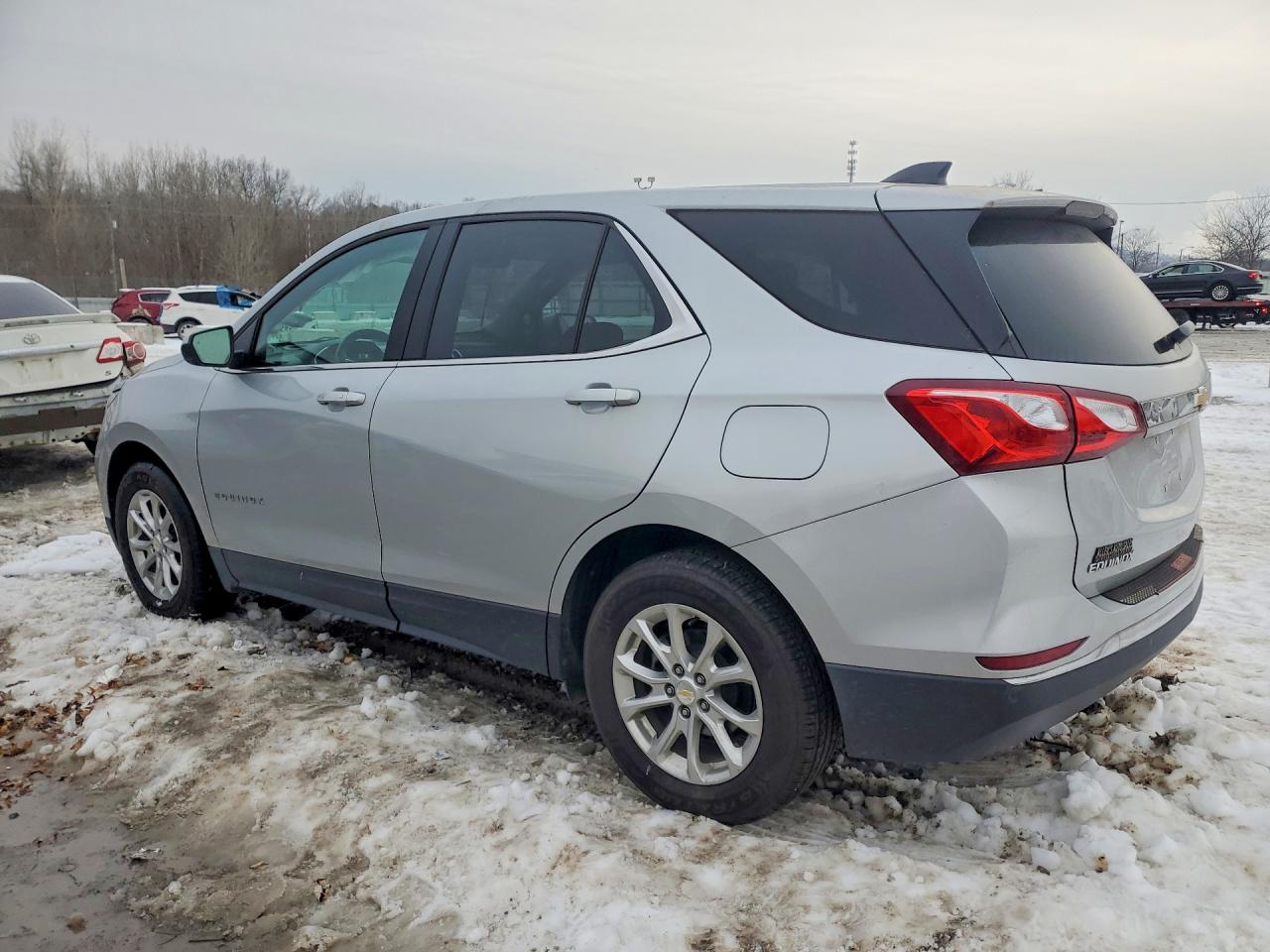 2020 CHEVROLET EQUINOX LT photo 2