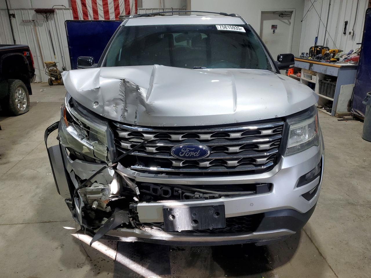 2017 FORD EXPLORER XLT photo 5