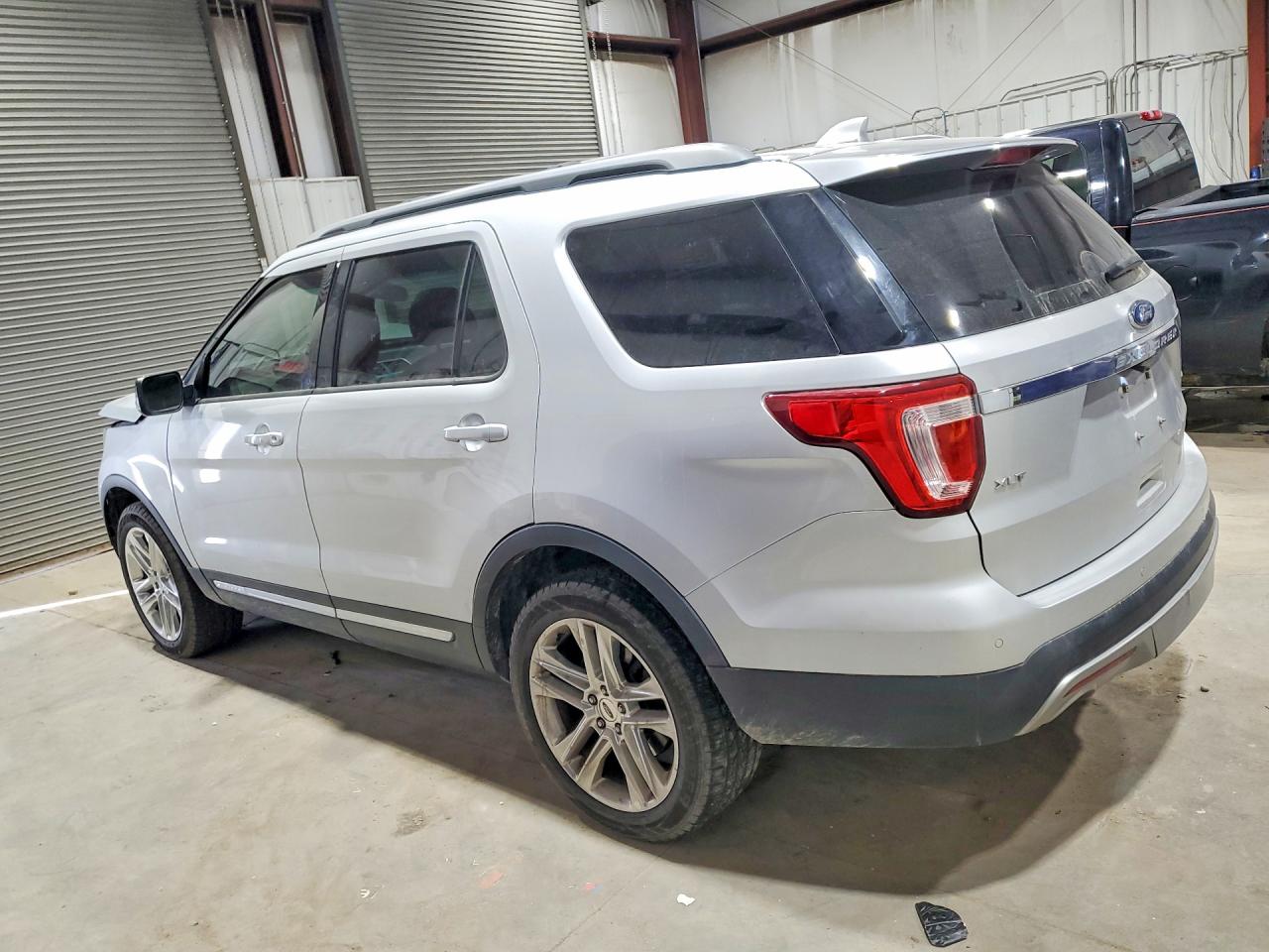 2017 FORD EXPLORER XLT photo 2