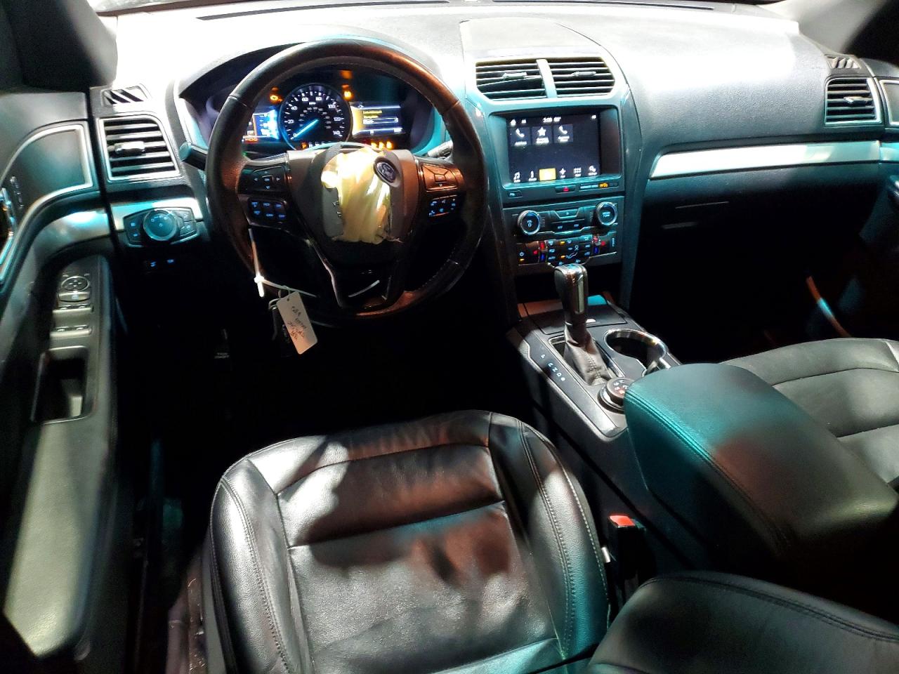 2017 FORD EXPLORER XLT photo 8