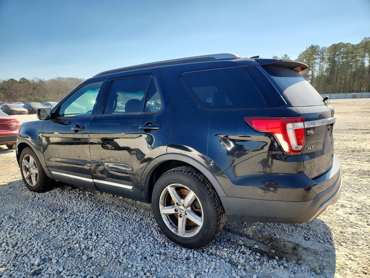 2017 FORD EXPLORER XLT photo 4