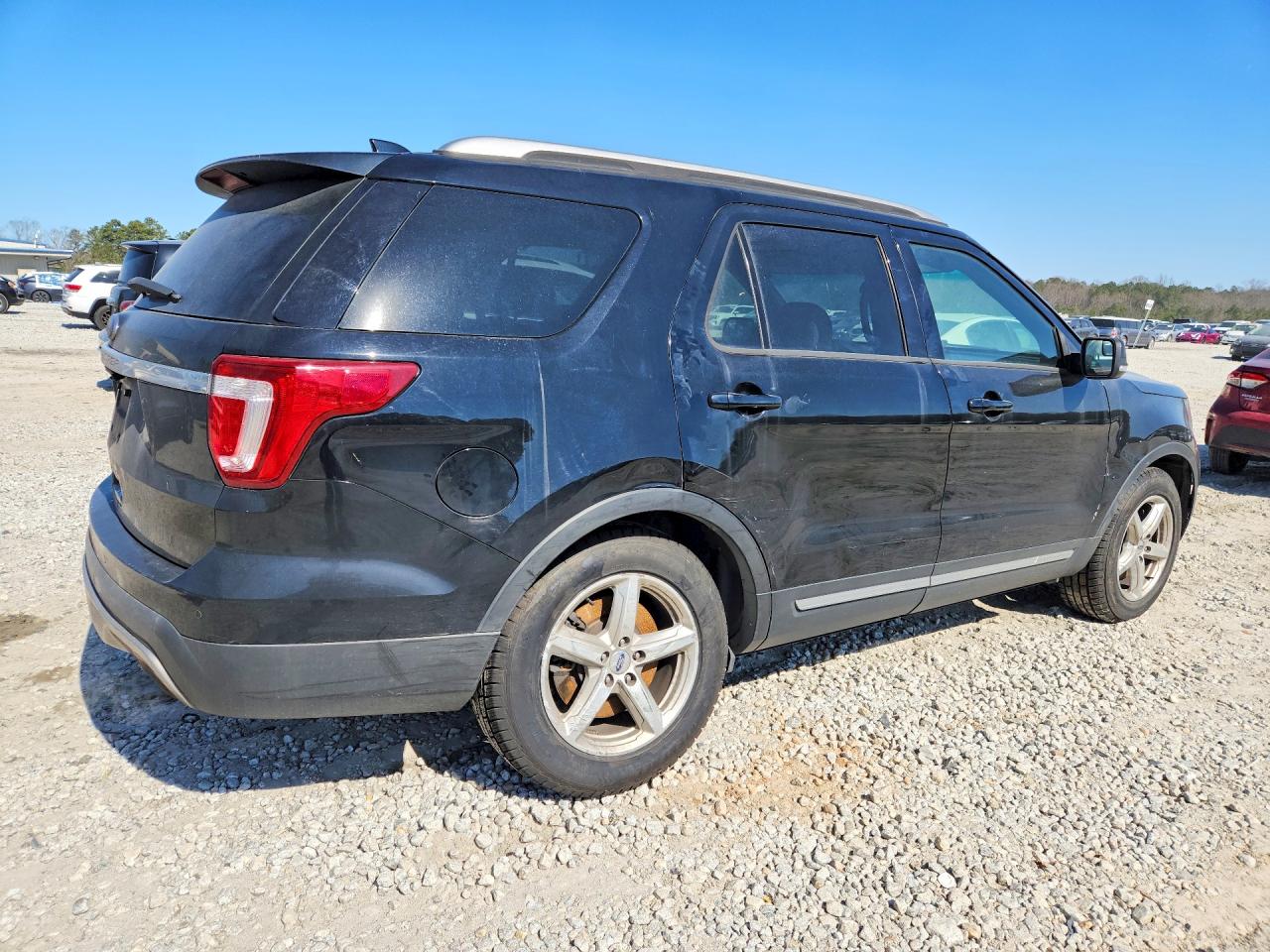 2017 FORD EXPLORER XLT photo 7