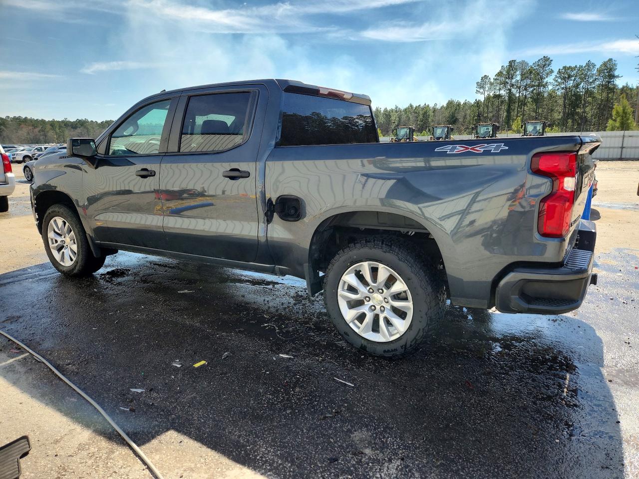 2020 CHEVROLET SILVERADO photo 2