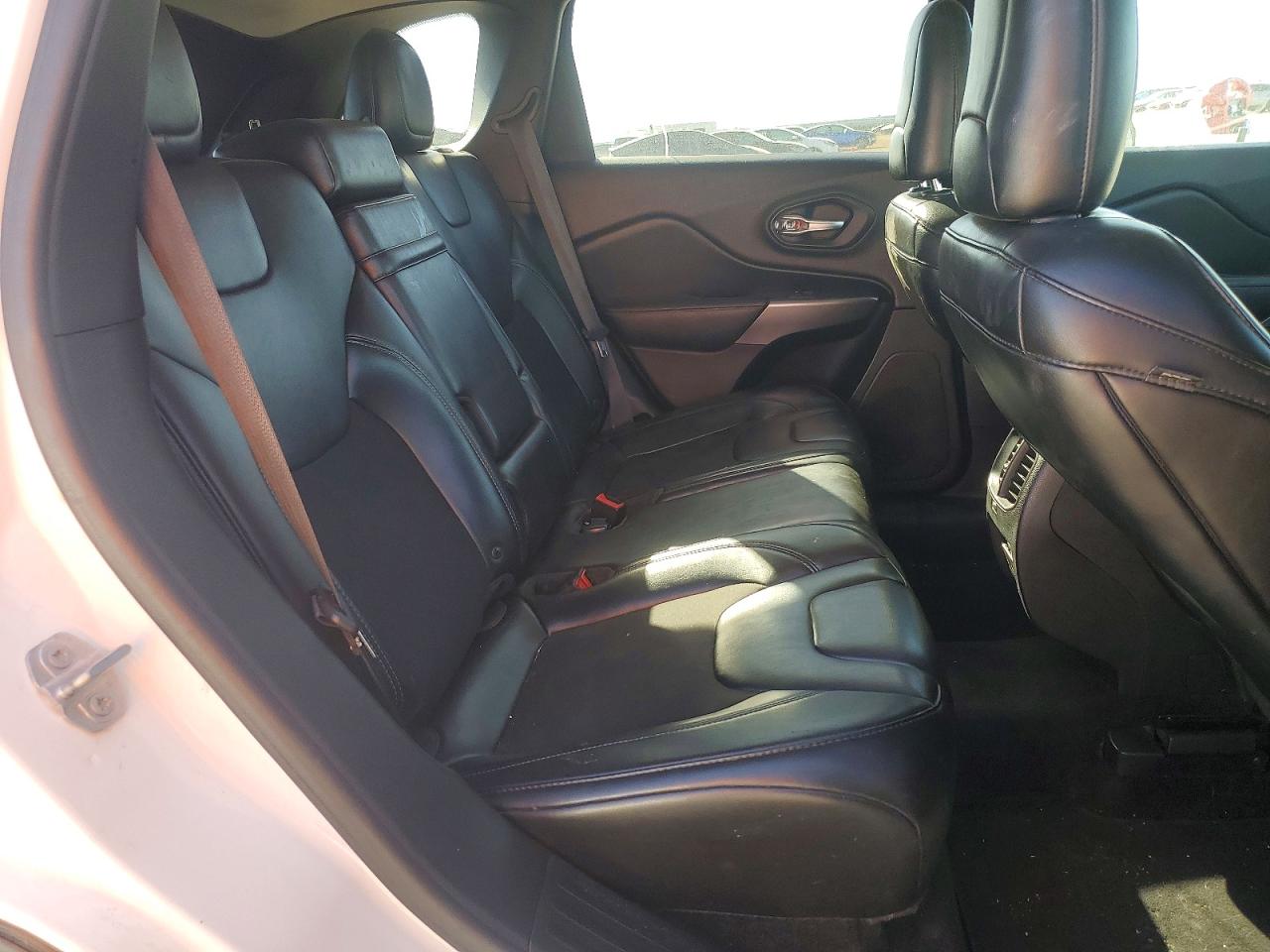 2019 JEEP CHEROKEE LATITUDE PLUS photo 19