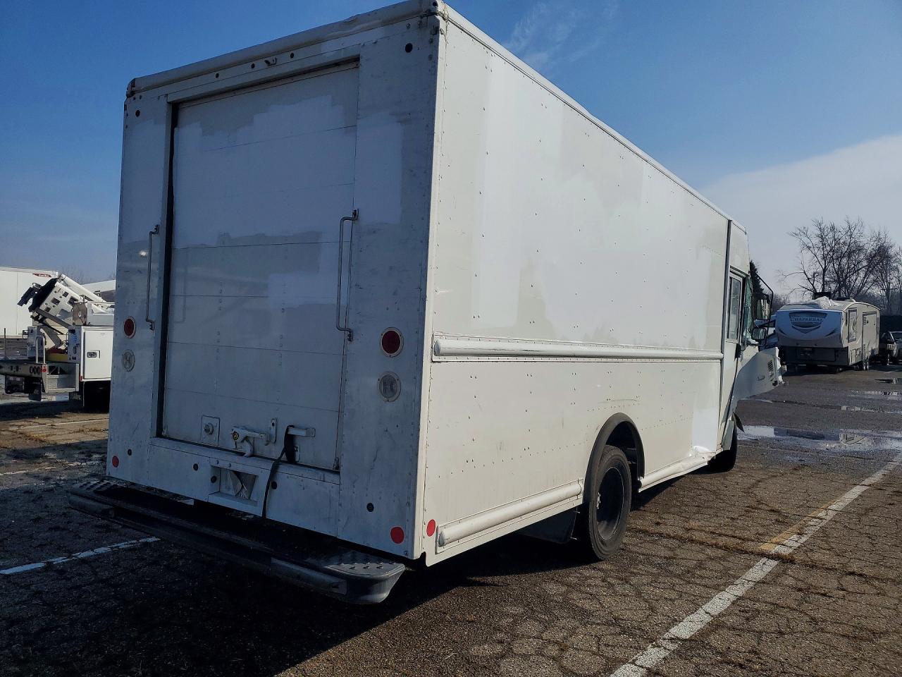2021 FORD F59 DELIVERY TRUCK photo 3