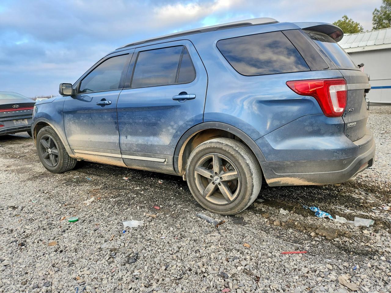 2018 FORD EXPLORER XLT photo 2