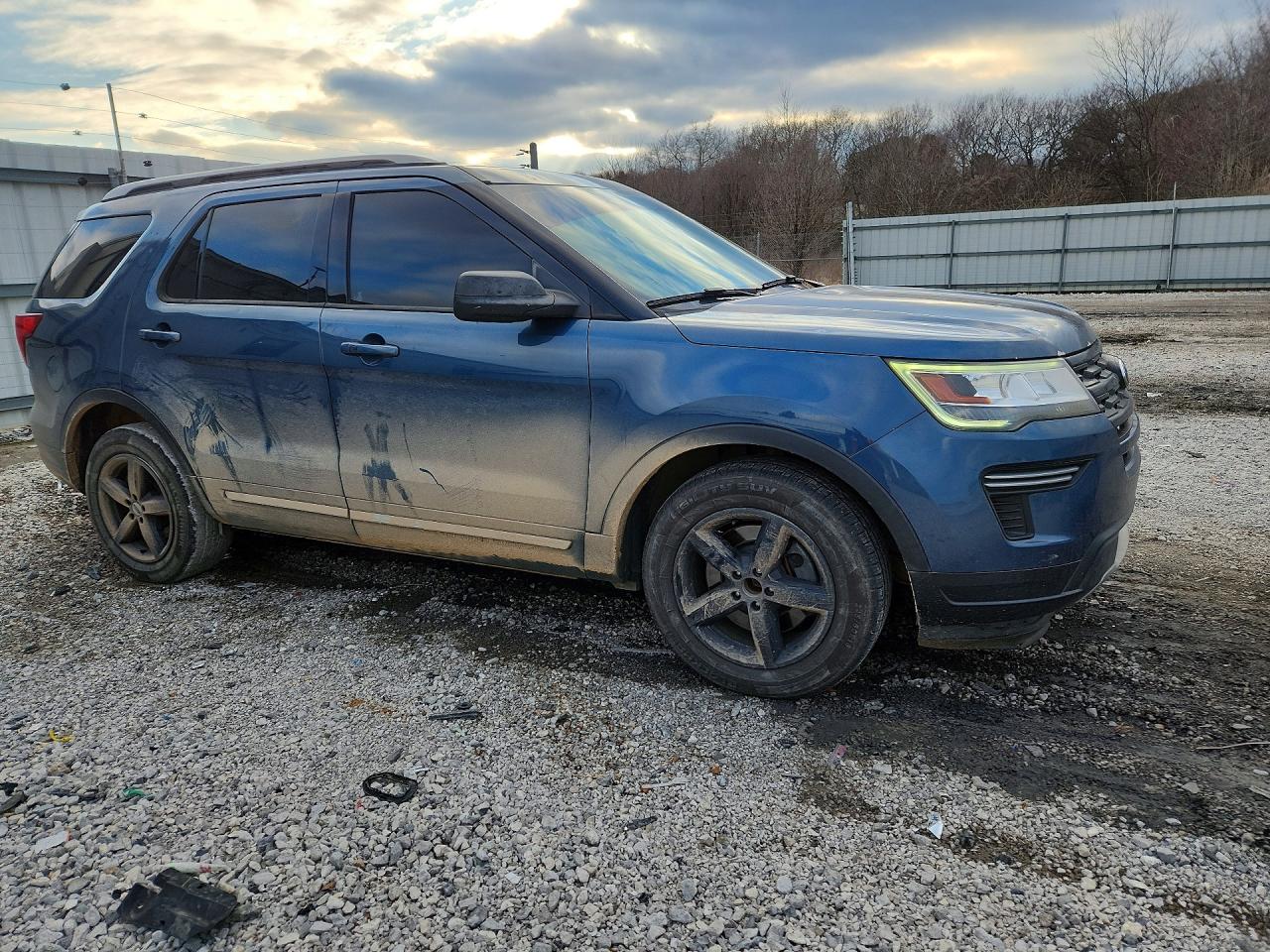 2018 FORD EXPLORER XLT photo 4