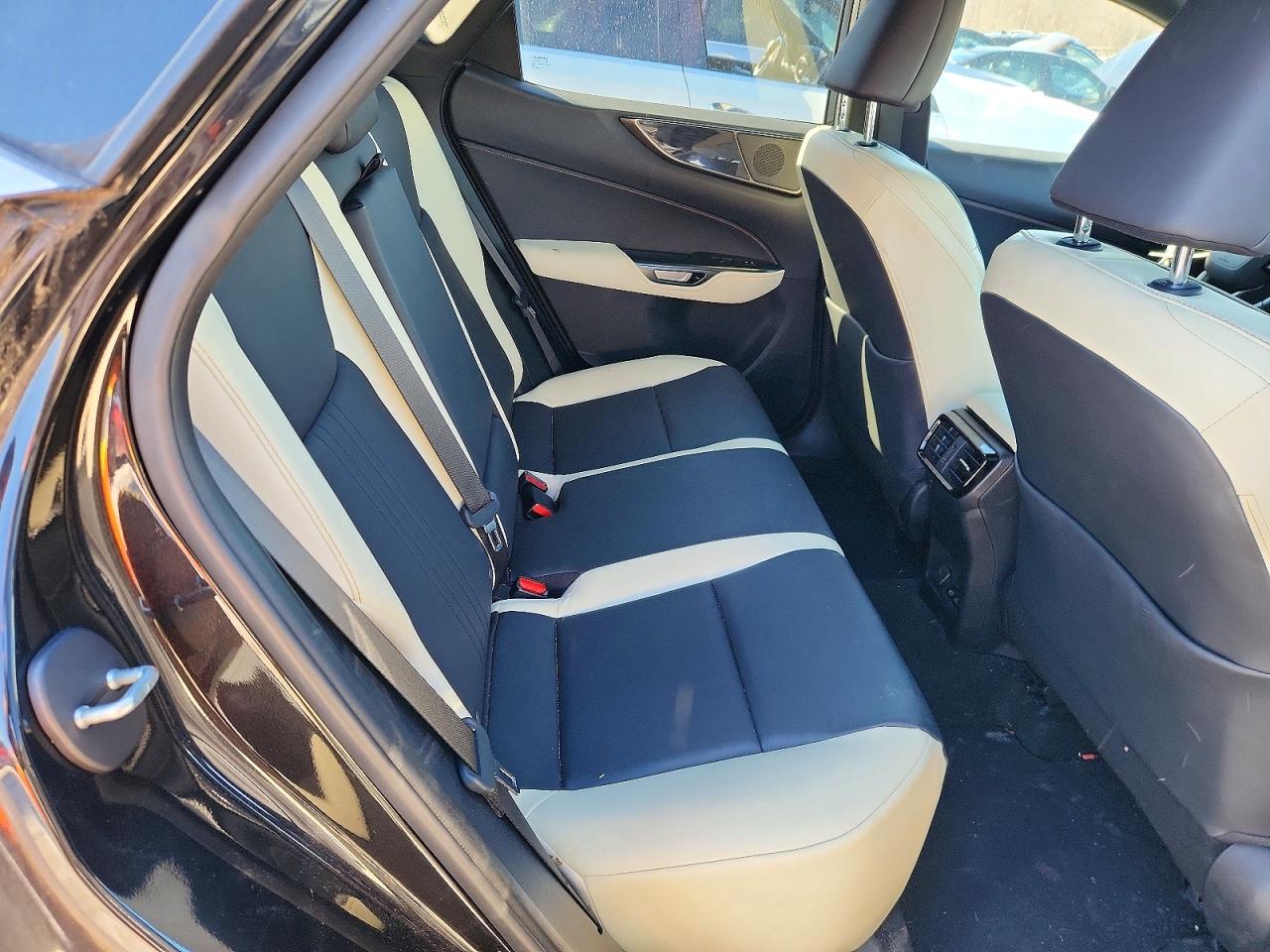 2022 LEXUS NX 350 photo 31