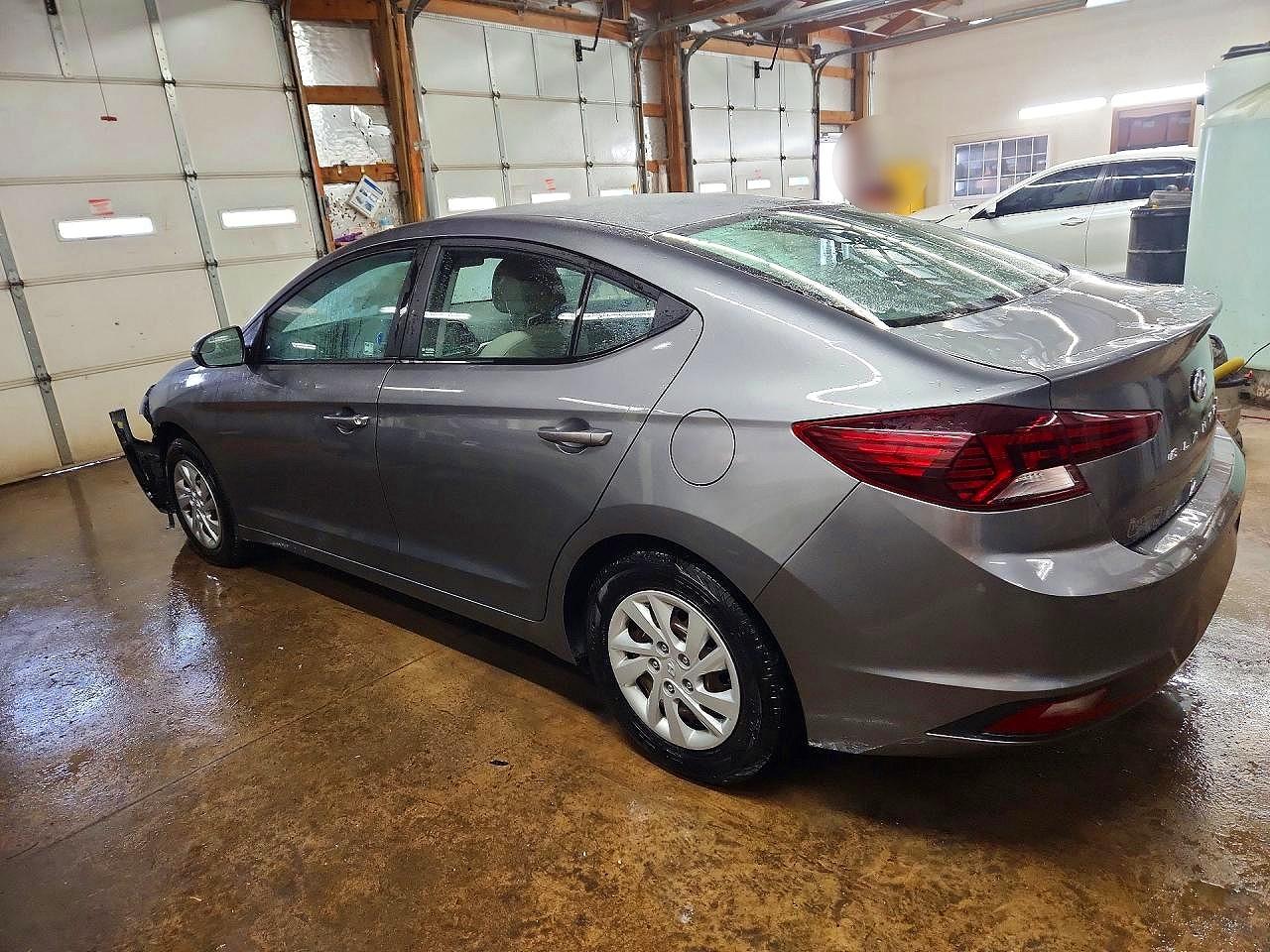 2019 HYUNDAI ELANTRA SE photo 4
