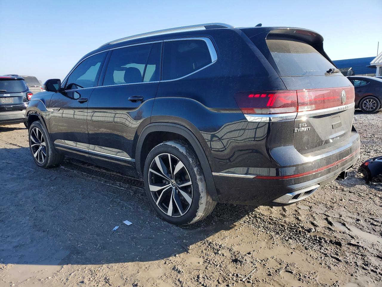 2024 VOLKSWAGEN ATLAS SEL PREMIUM R-LINE photo 2