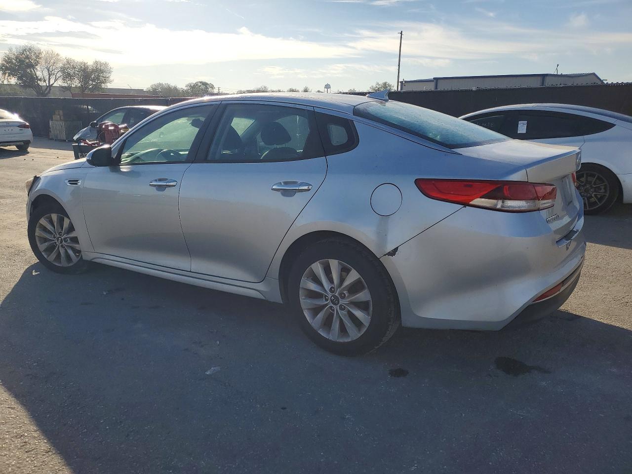 2017 KIA OPTIMA LX photo 3