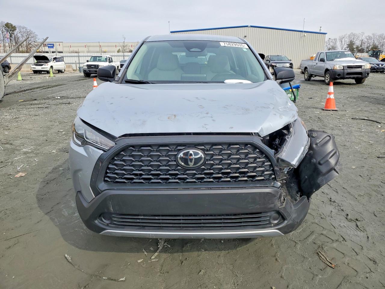 2023 TOYOTA COROLLA CROSS L photo 9