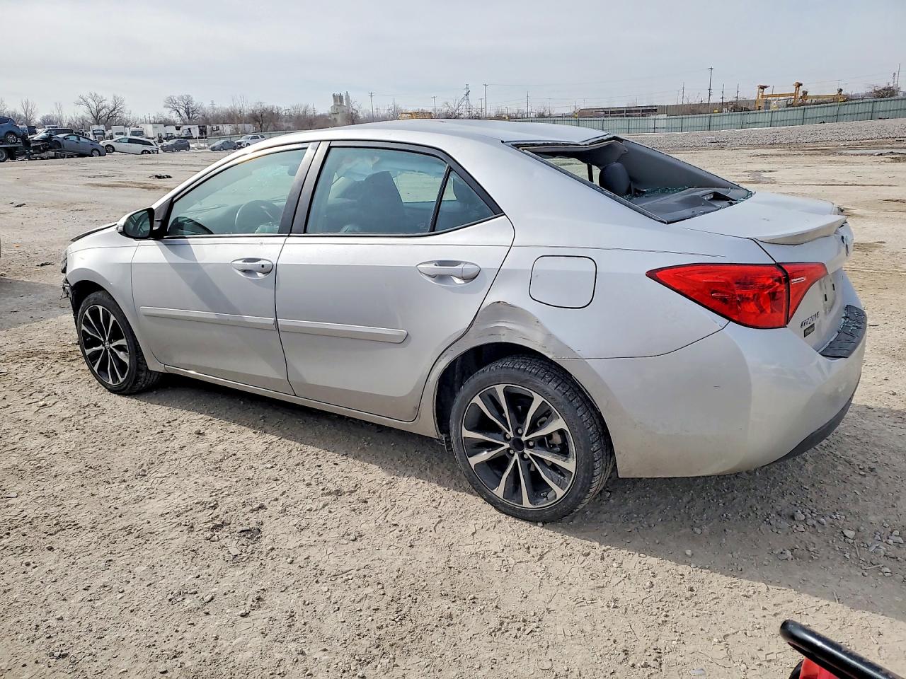 2017 TOYOTA COROLLA SE photo 2