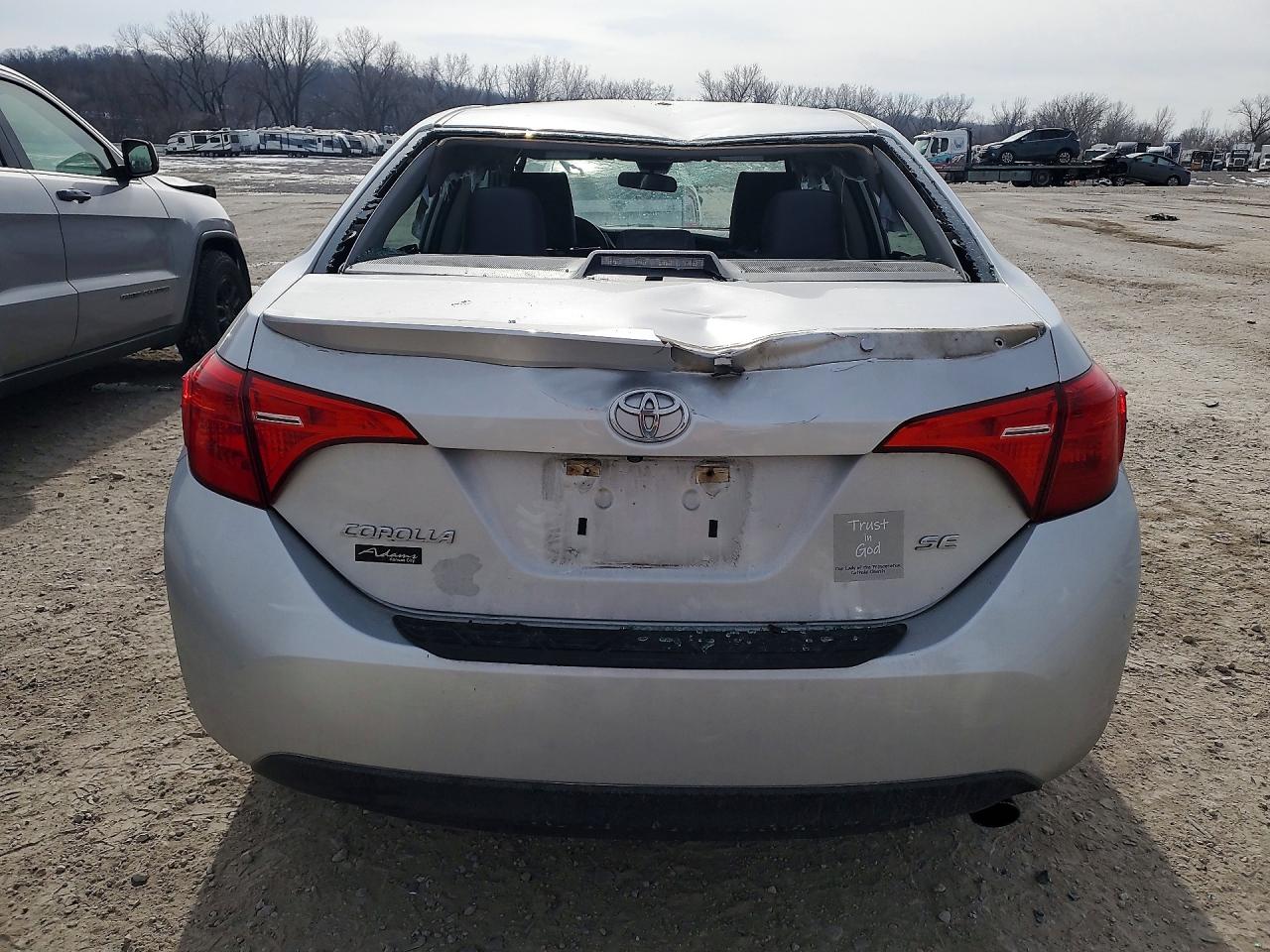 2017 TOYOTA COROLLA SE photo 6