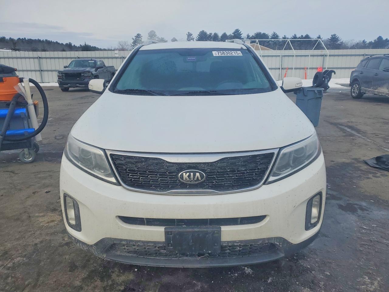 2015 KIA SORENTO LX photo 13
