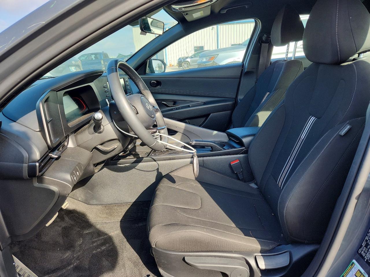 2025 HYUNDAI ELANTRA SEL SPORT photo 13