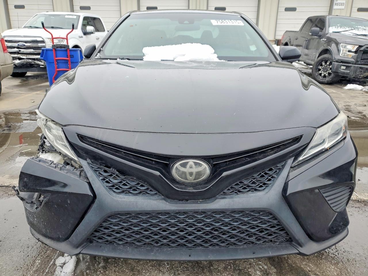 2018 TOYOTA CAMRY SE photo 9