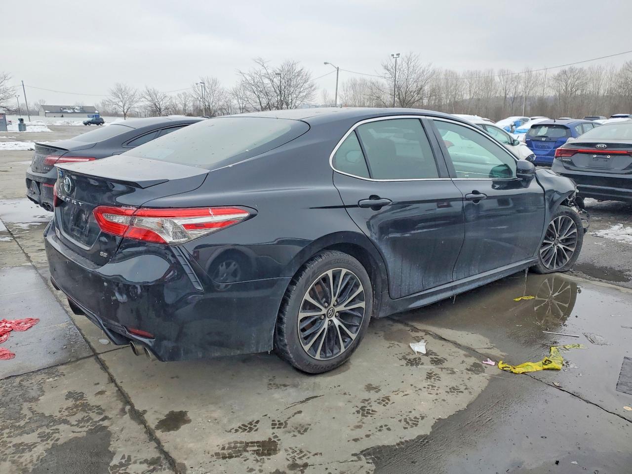 2018 TOYOTA CAMRY SE photo 5