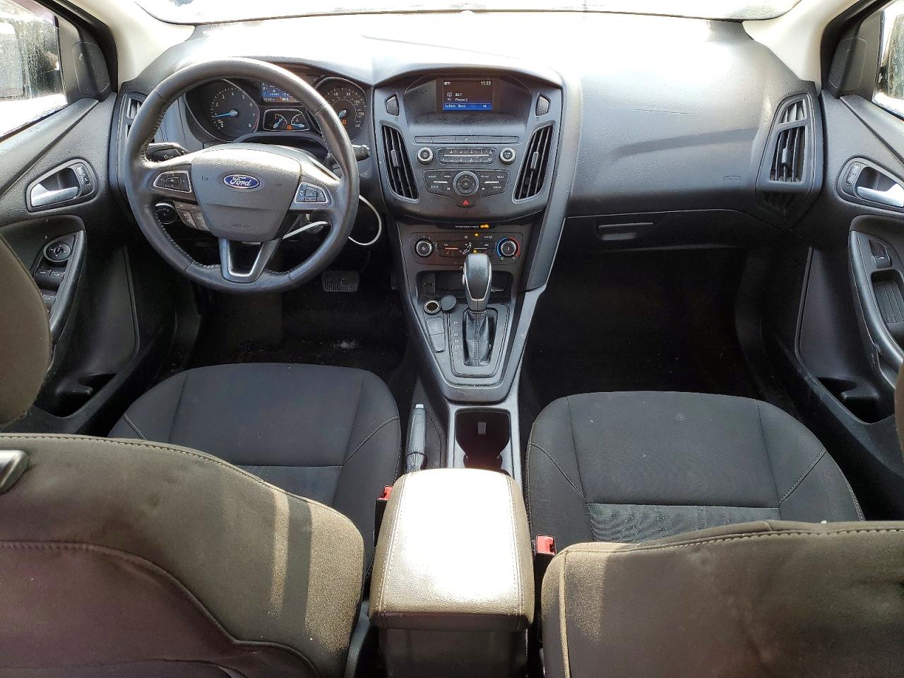 2018 FORD FOCUS SE photo 8