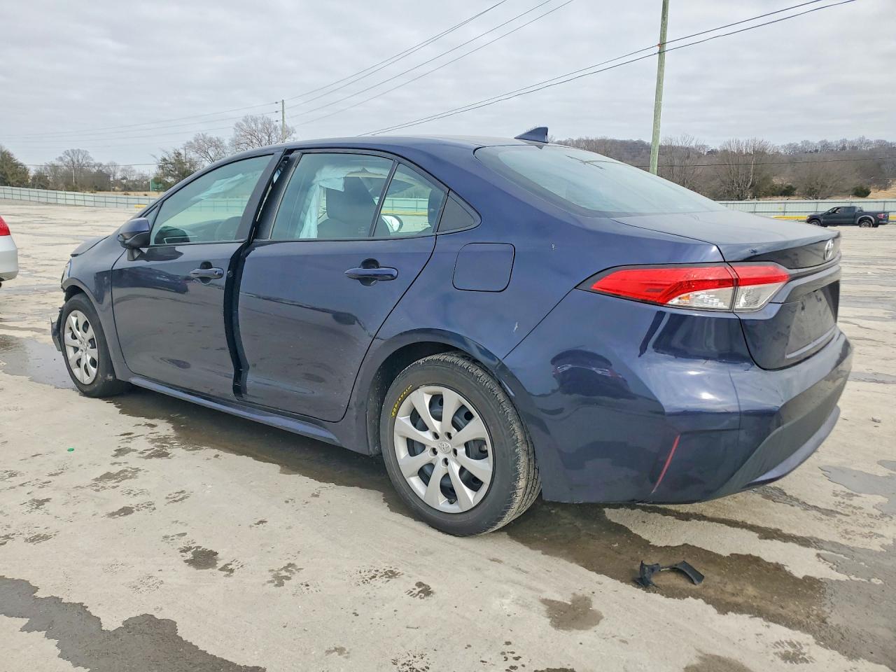 2020 TOYOTA COROLLA LE photo 2