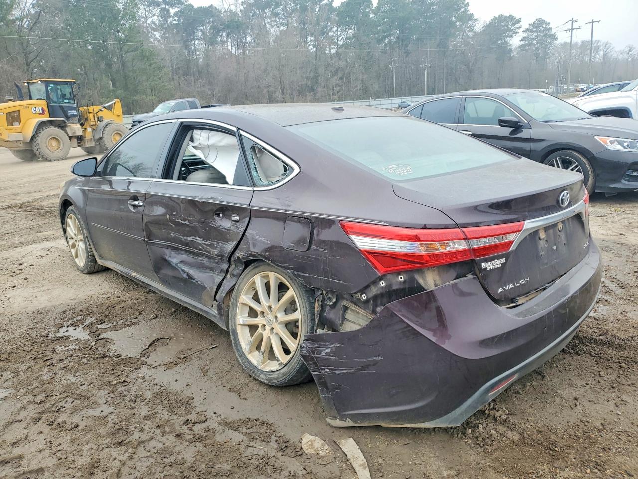 2013 TOYOTA AVALON photo 2