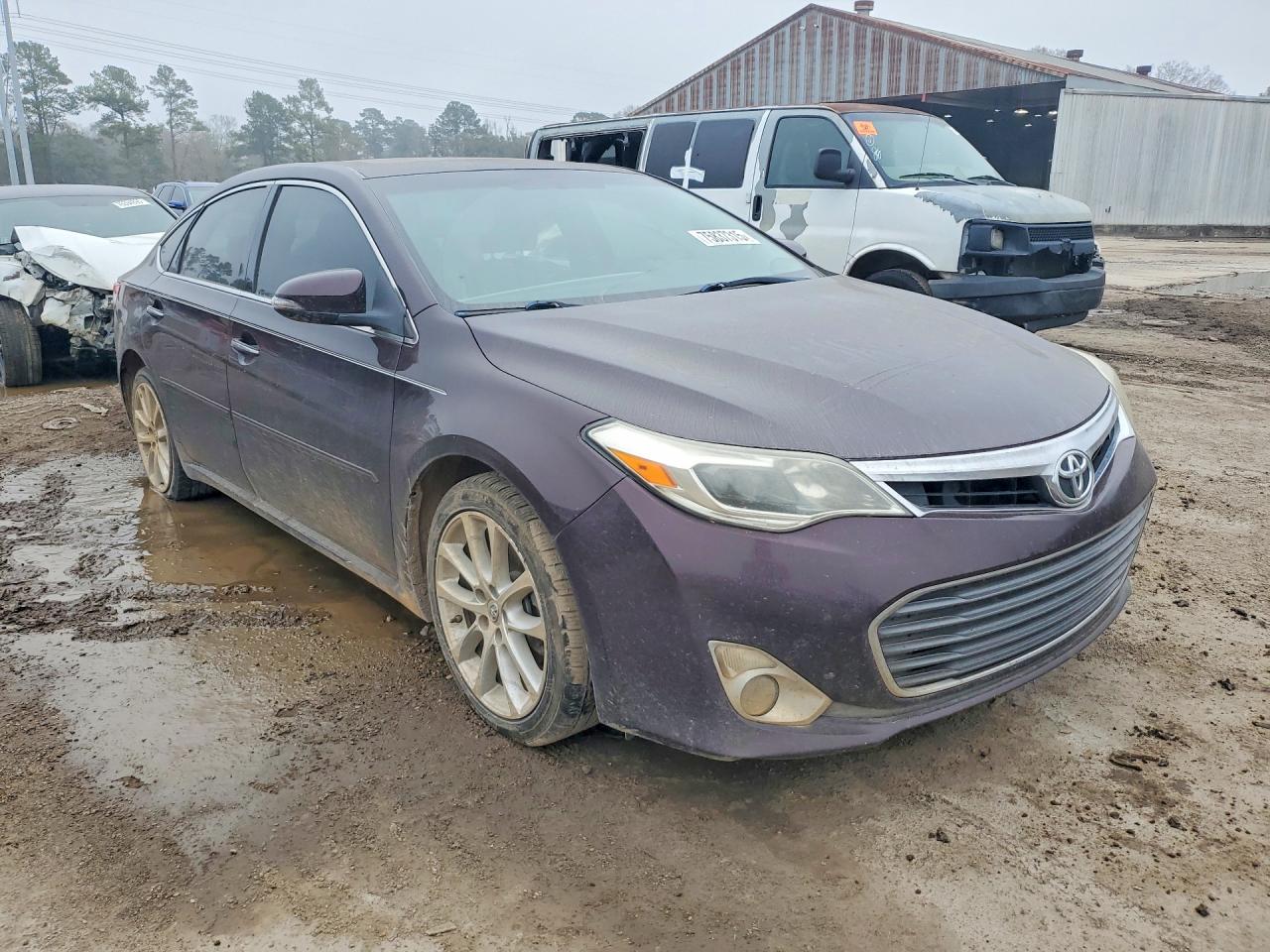 2013 TOYOTA AVALON photo 4
