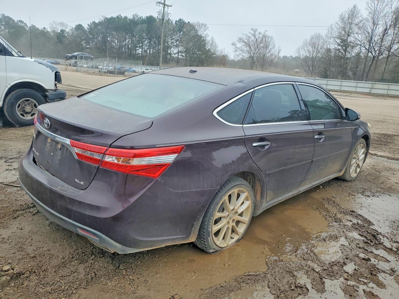 2013 TOYOTA AVALON photo 3