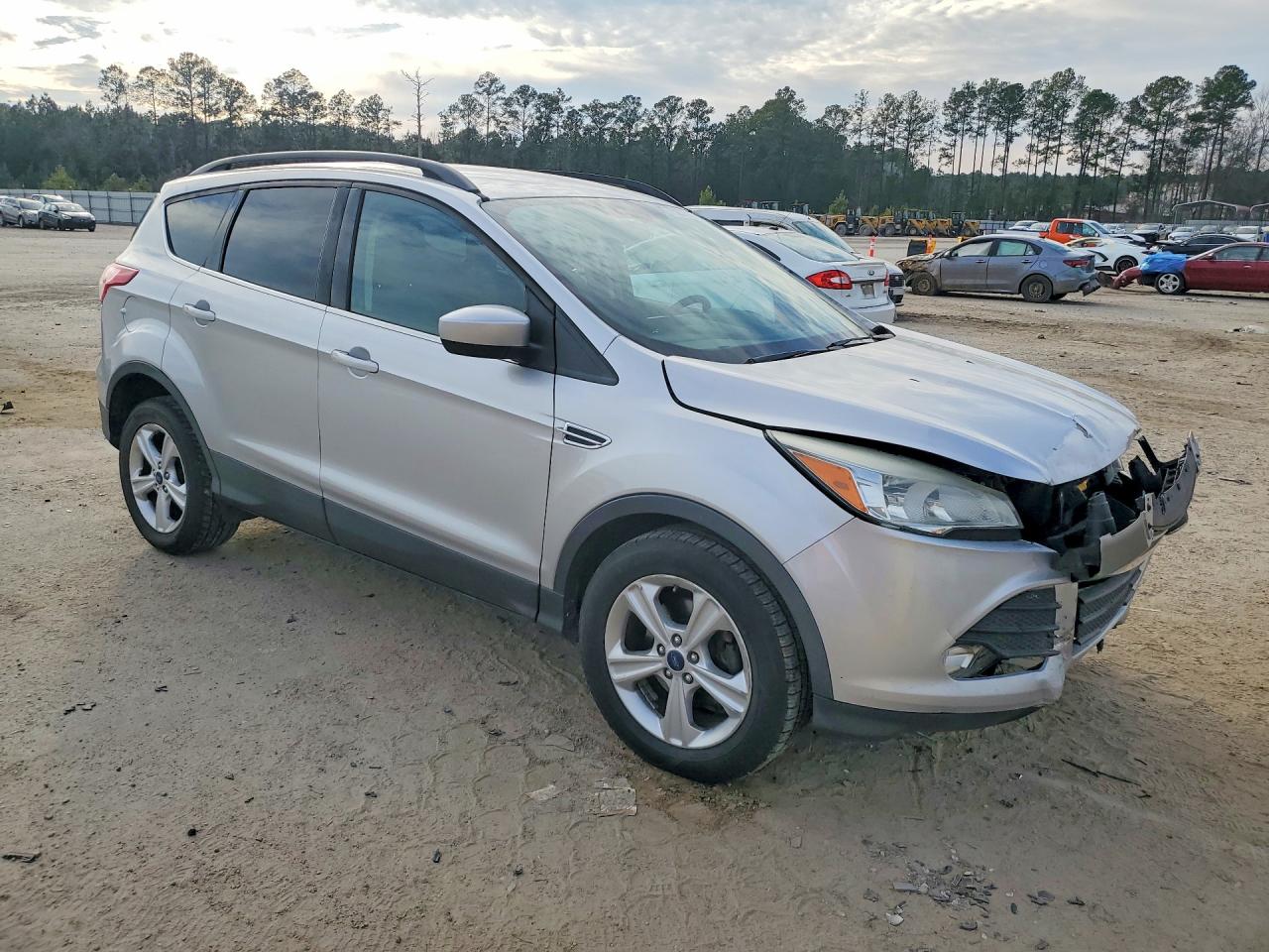 2014 FORD ESCAPE SE photo 4
