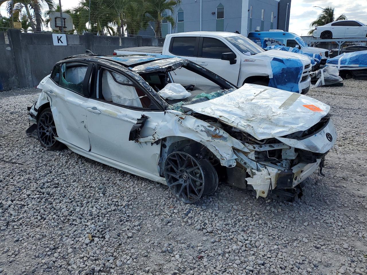 2025 TOYOTA CAMRY XSE photo 4