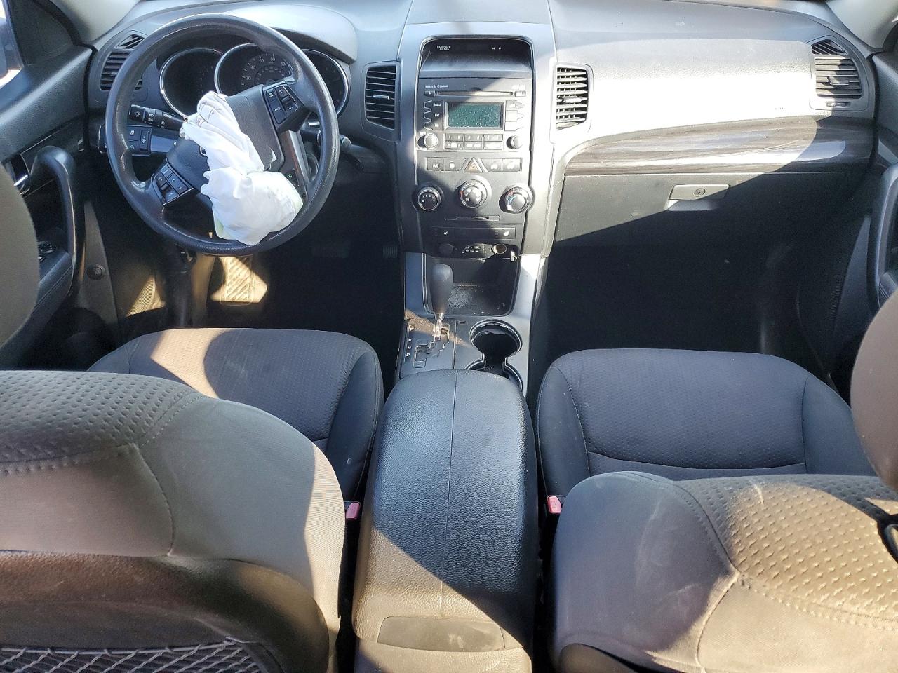 2012 KIA SORENTO BASE photo 8