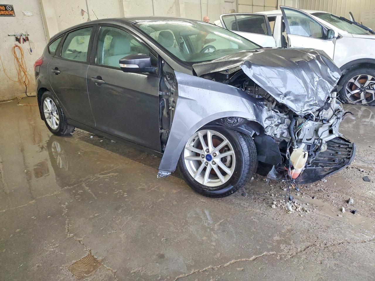 2017 FORD FOCUS SE photo 10