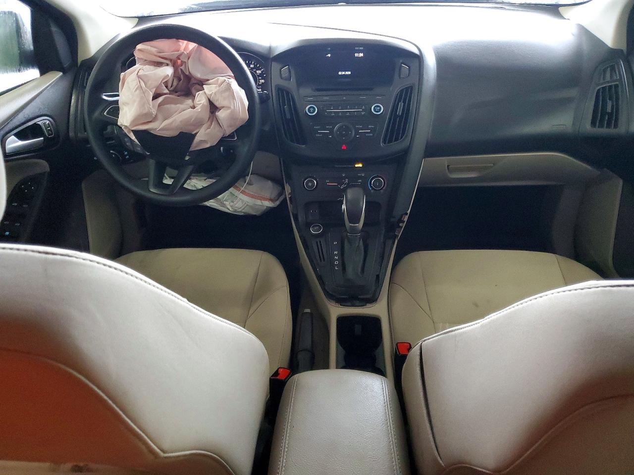 2017 FORD FOCUS SE photo 22