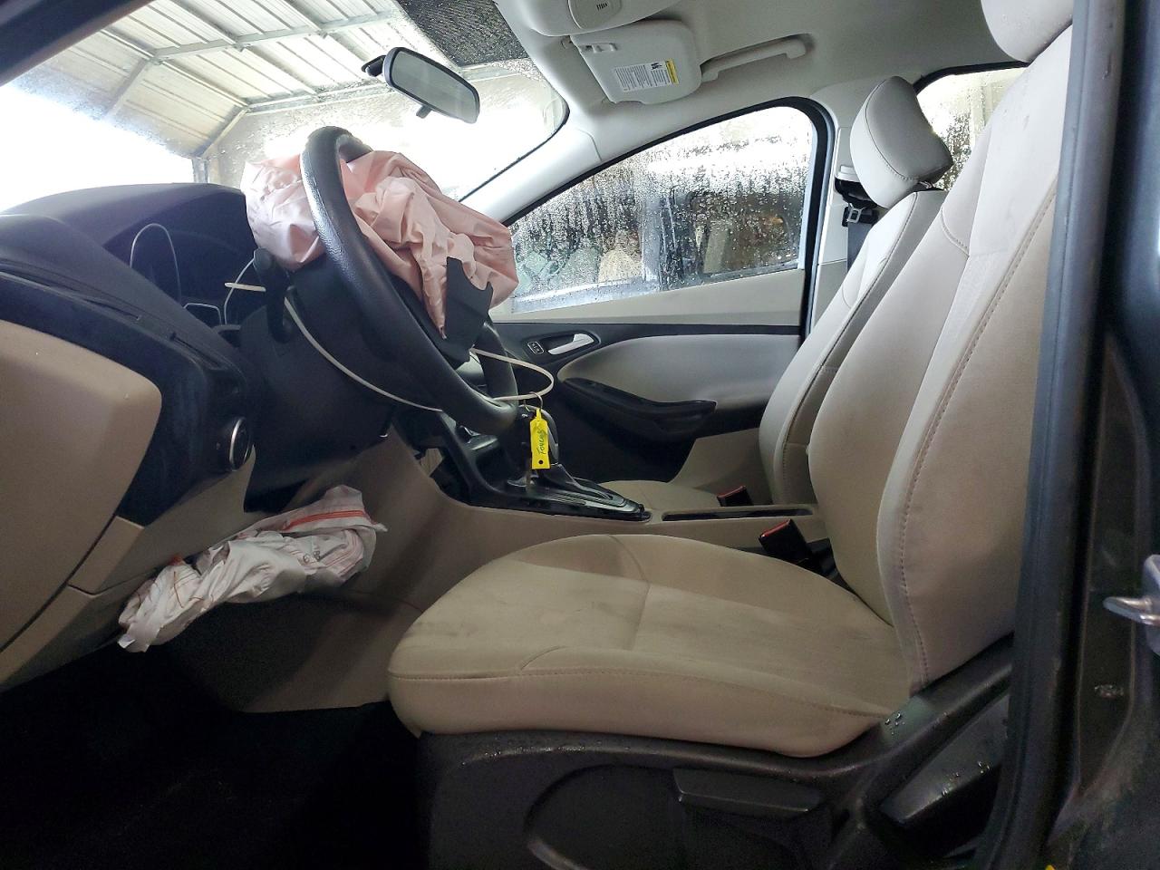 2017 FORD FOCUS SE photo 19