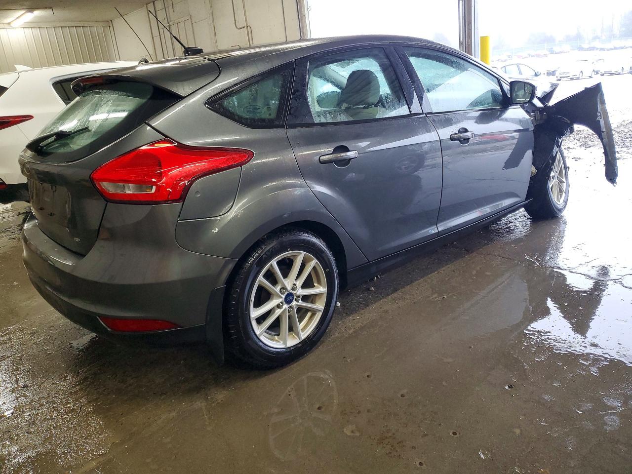 2017 FORD FOCUS SE photo 7