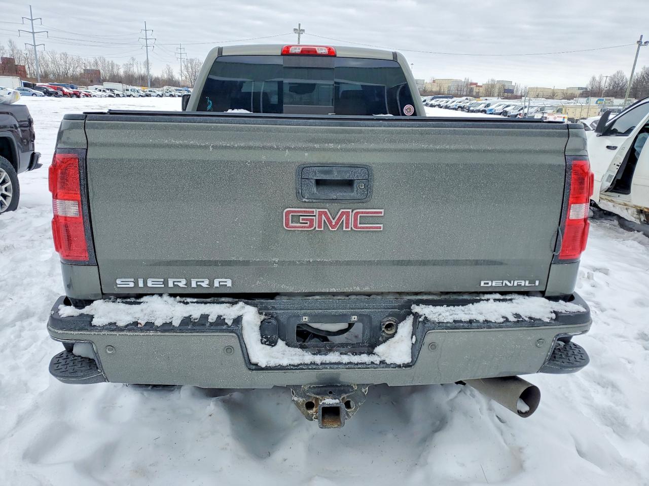 2017 GMC SIERRA K2500 DENALI photo 11