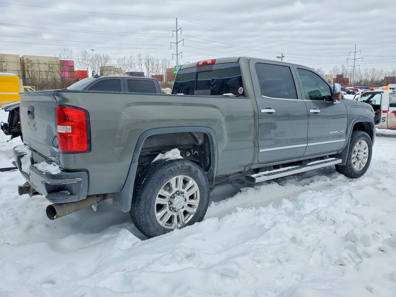 2017 GMC SIERRA K2500 DENALI photo 5
