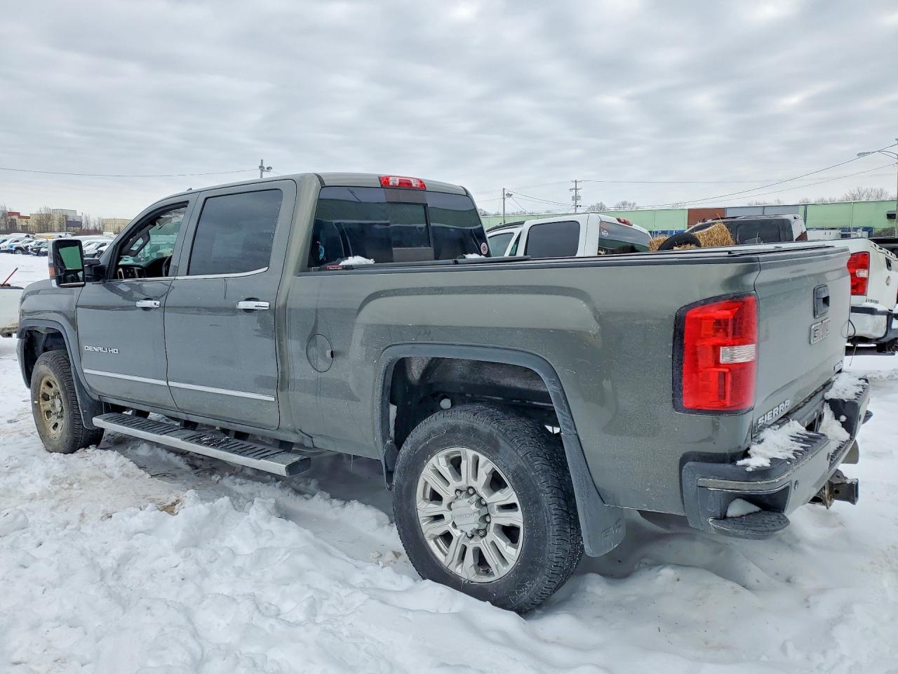 2017 GMC SIERRA K2500 DENALI photo 3