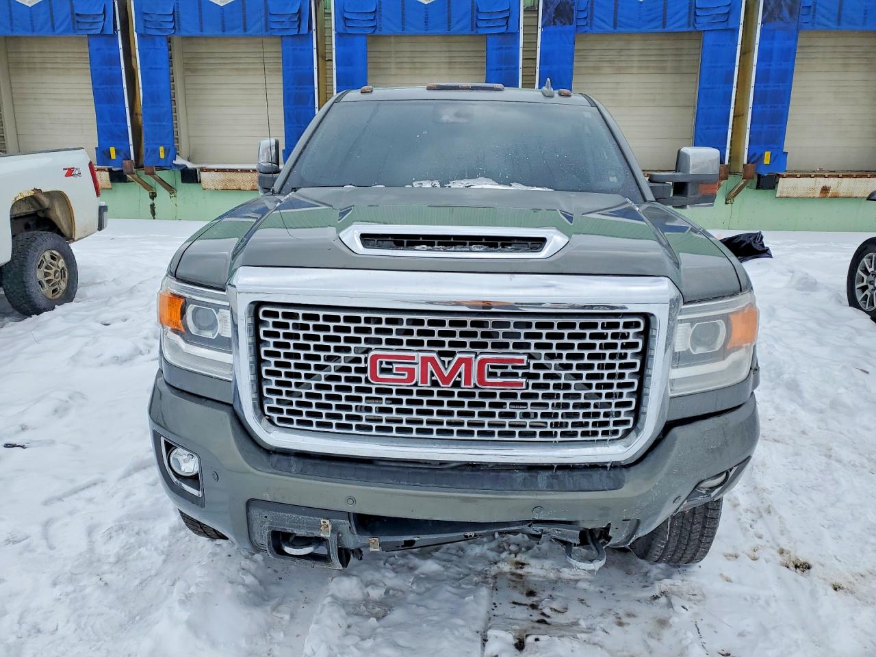 2017 GMC SIERRA K2500 DENALI photo 9