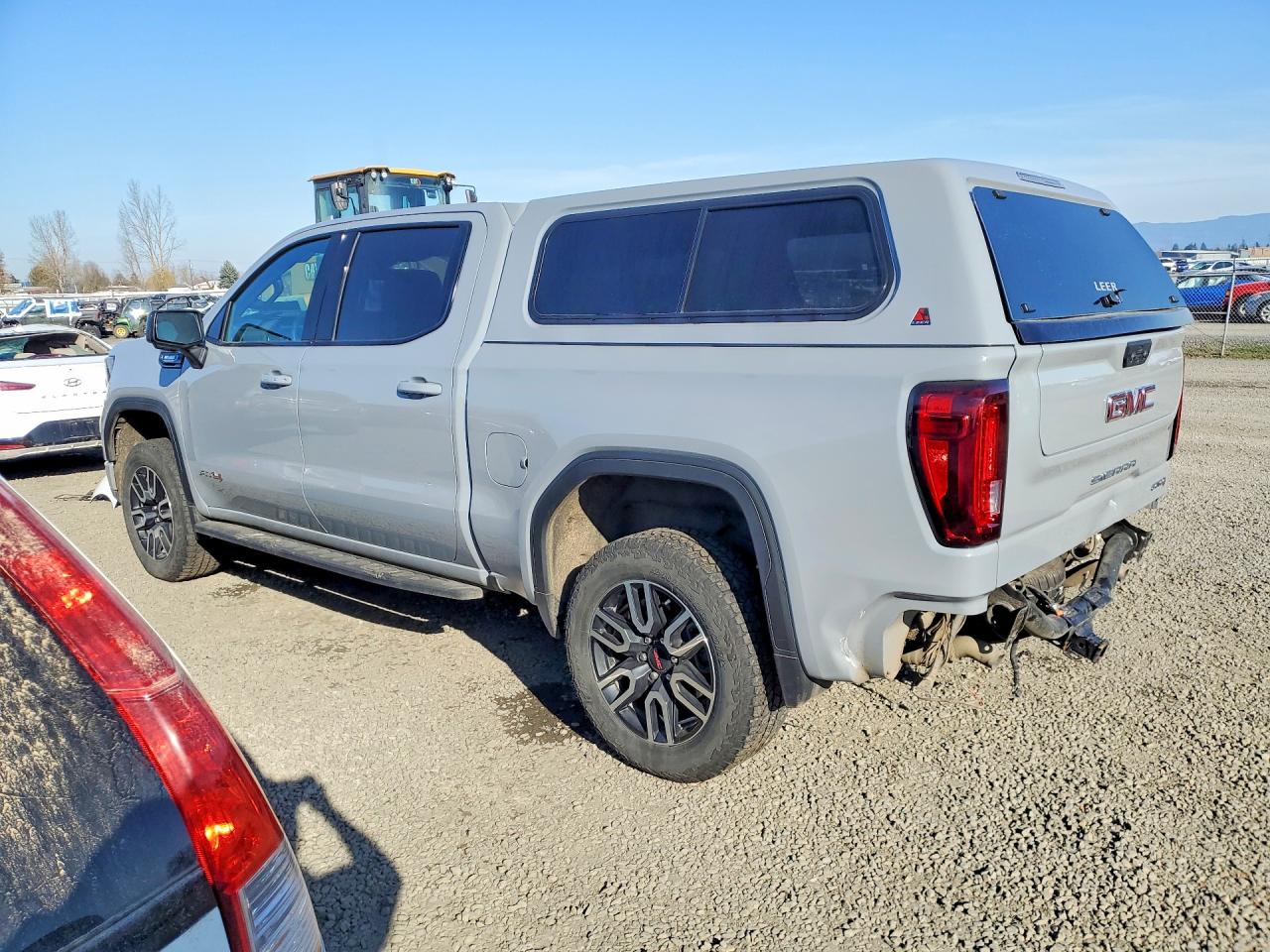 2025 GMC SIERRA K1500 AT4 photo 2