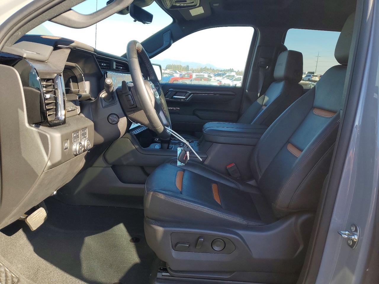 2025 GMC SIERRA K1500 AT4 photo 7