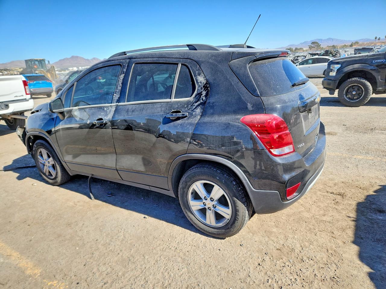 2021 CHEVROLET TRAX 1LT photo 2