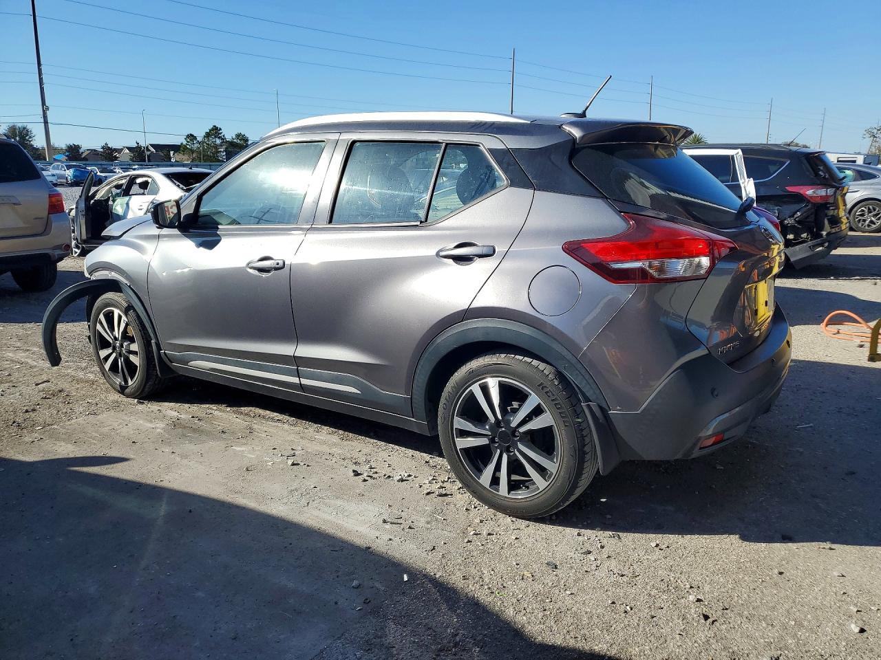 2020 NISSAN KICKS SR photo 3