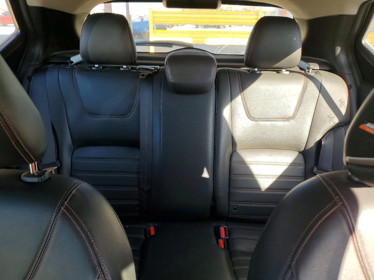 2020 NISSAN KICKS SR photo 19