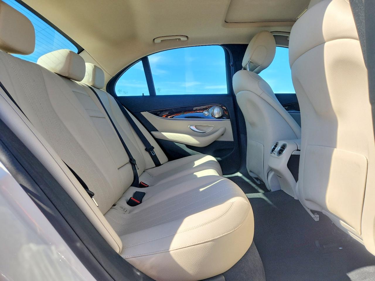 2017 MERCEDES-BENZ E 300 photo 28