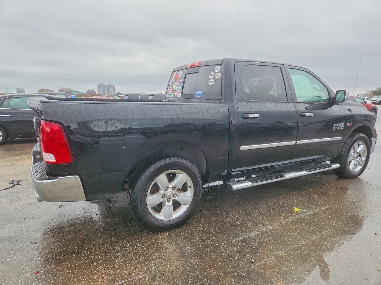 2014 RAM 1500 SLT photo 3